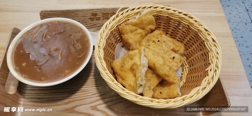 胡辣汤葱油饼
