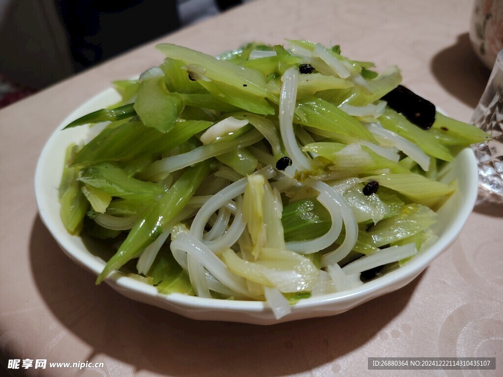 芹菜拌粉条
