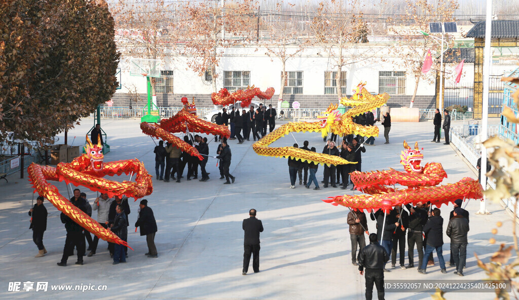 阿瓦提县民间艺人舞龙舞狮迎新年