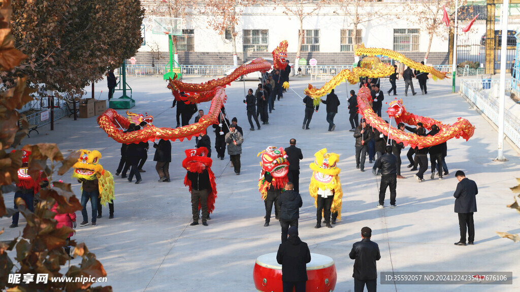 阿瓦提县民间艺人舞龙舞狮迎新年