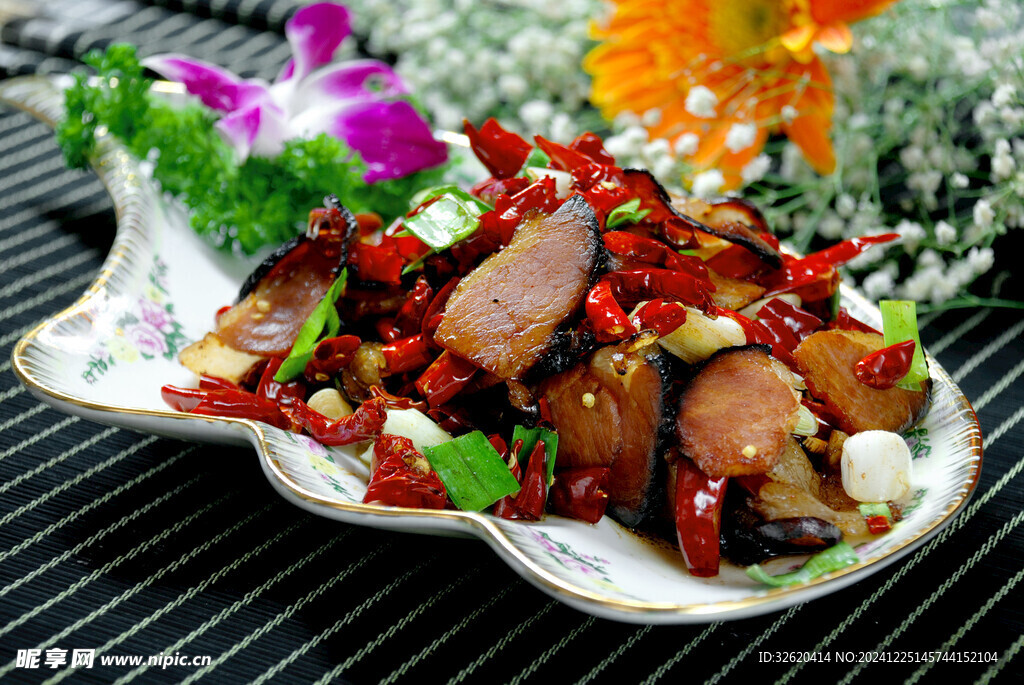大蒜干椒炒腊肉