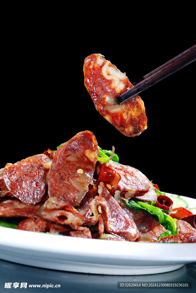 豆尖炒香肠
