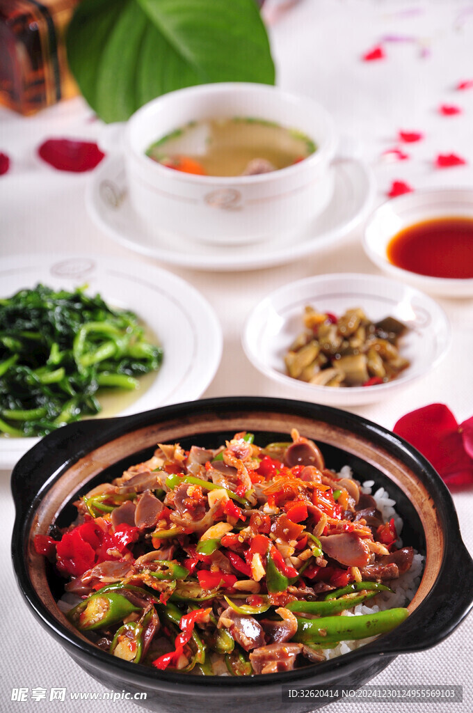 剁椒鸡杂煲