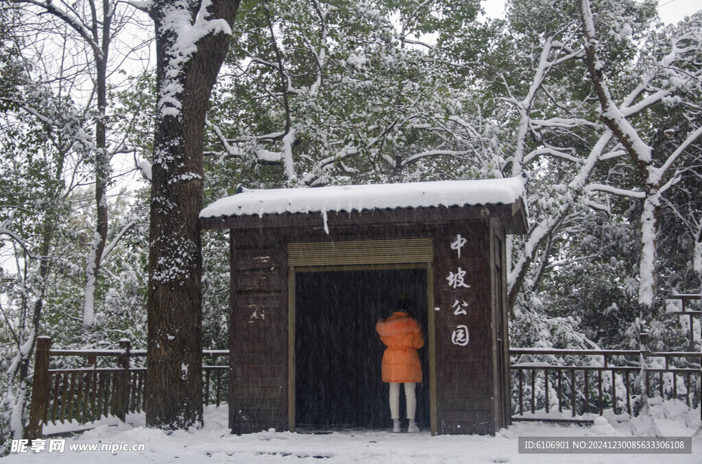 雪景  人物  亭子