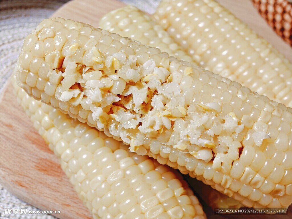 熟玉米棒
