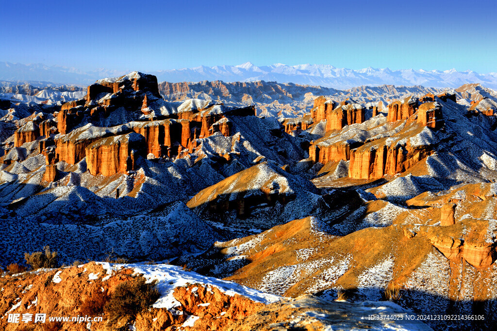 祁连雪山沟壑