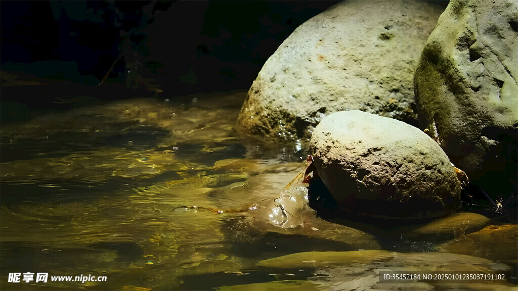 山涧流水