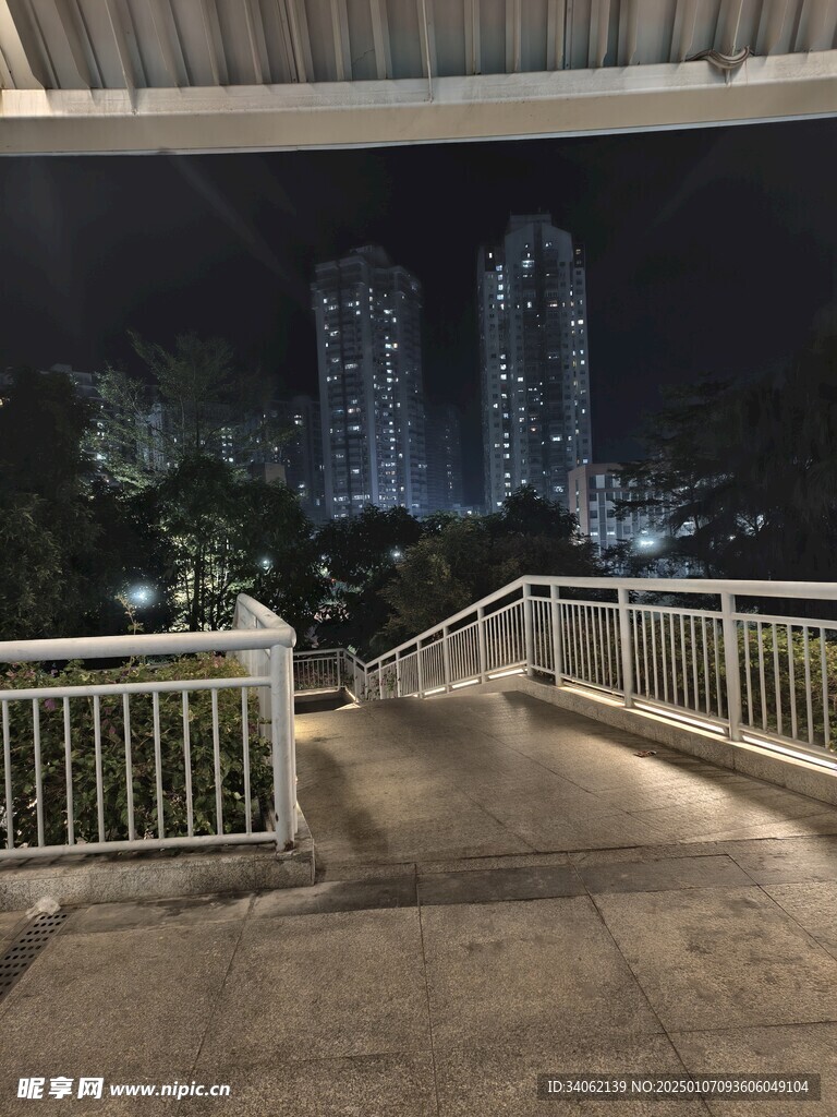 天桥夜景