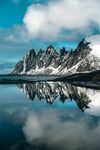 雪山湖水