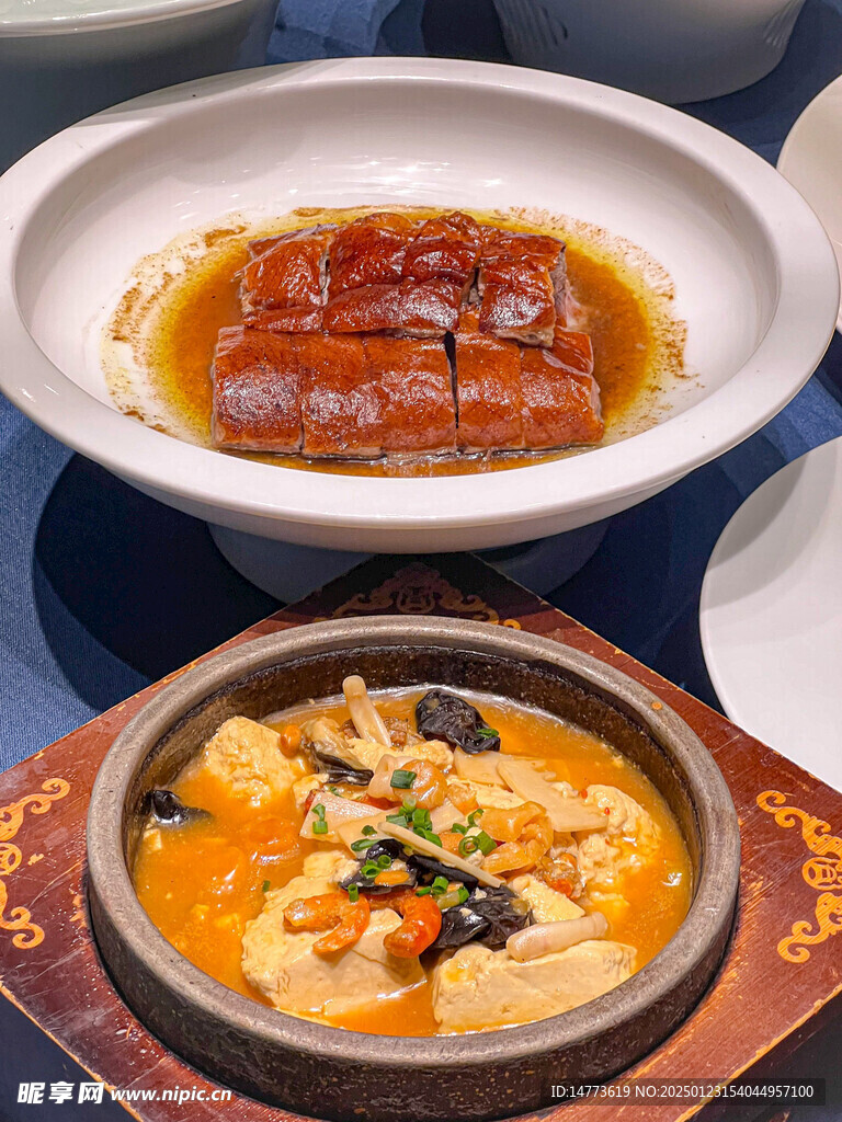 宴席海鲜豆腐煲