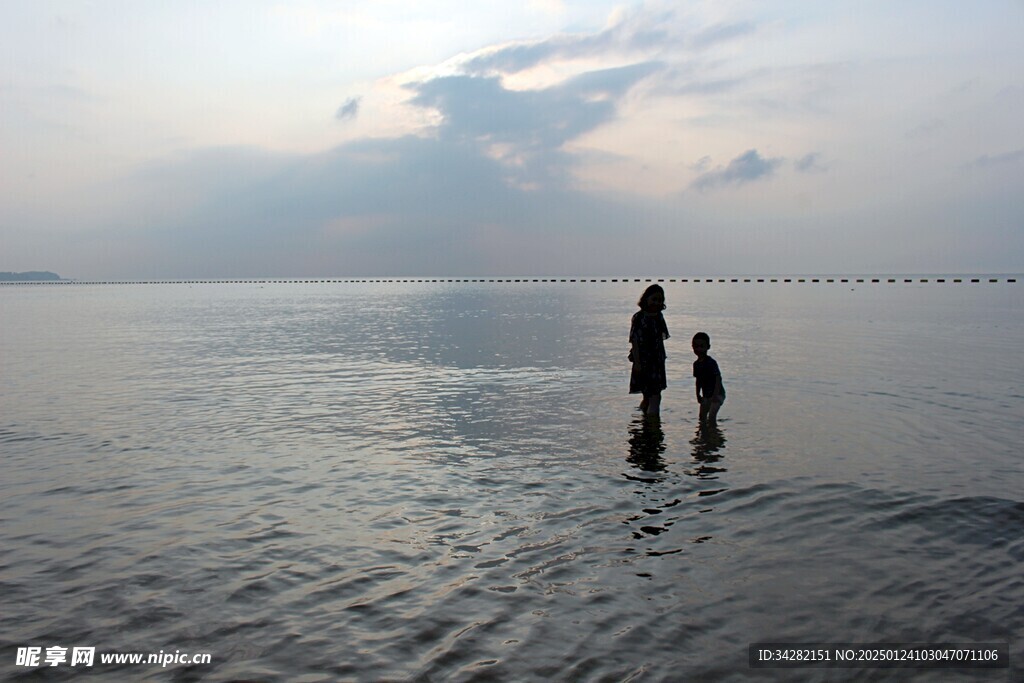 海边母子