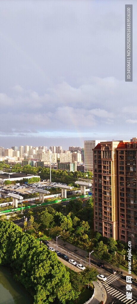 雨过天晴后的城市风景