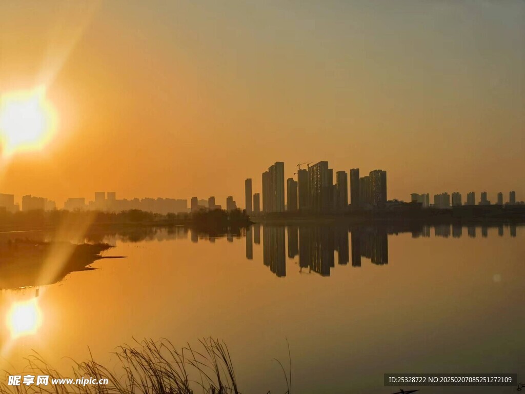 城市湖景