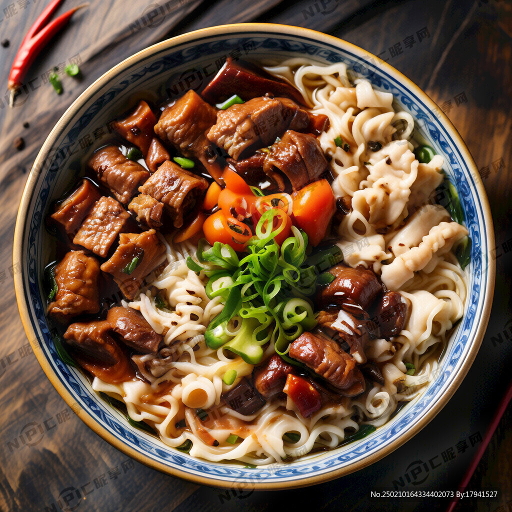 一碗面表面牛肉和肥肠双拼