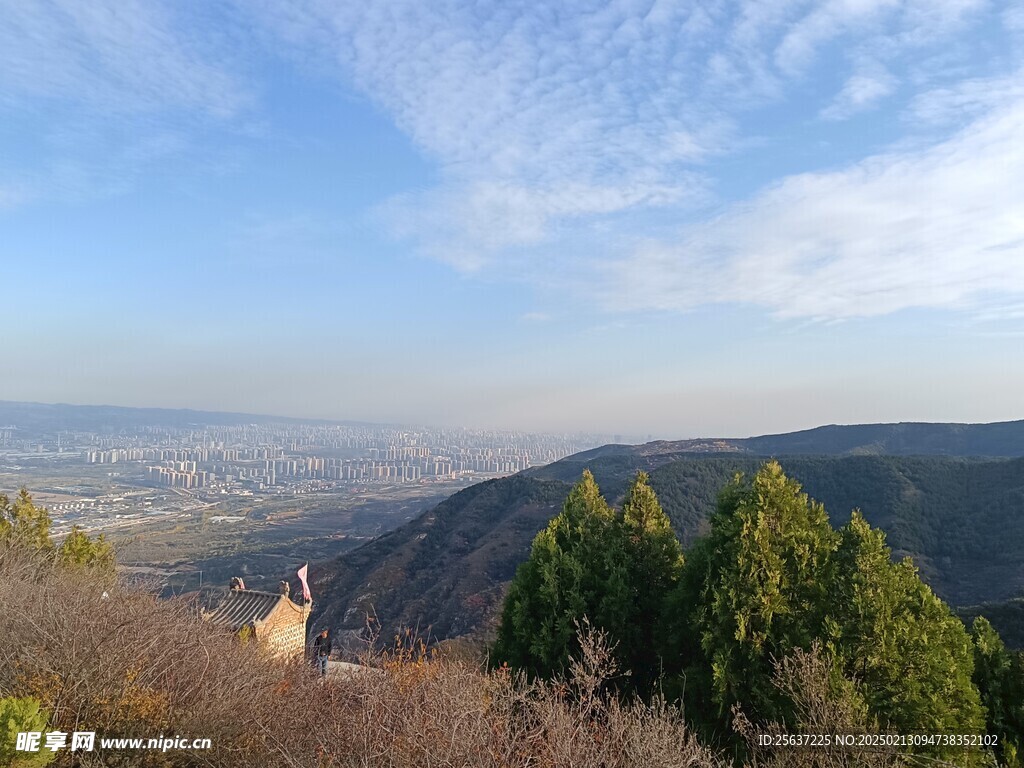 山顶远眺