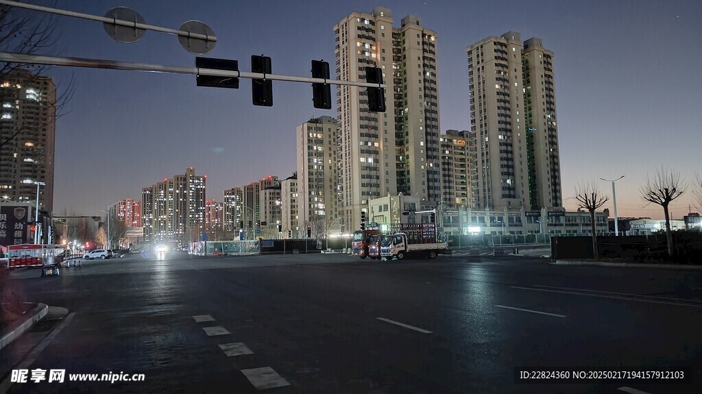 夜幕降临街景