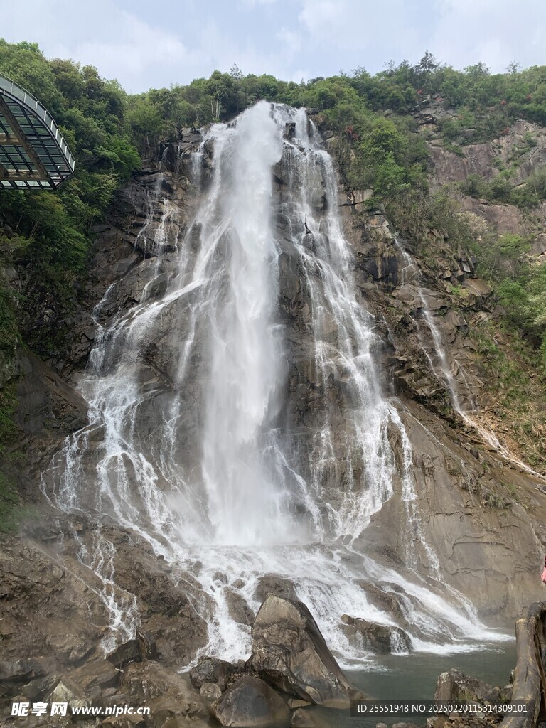 明堂山瀑布