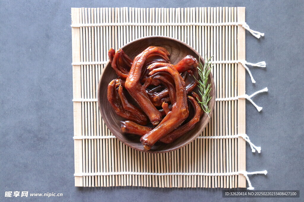 卤鸭掌 