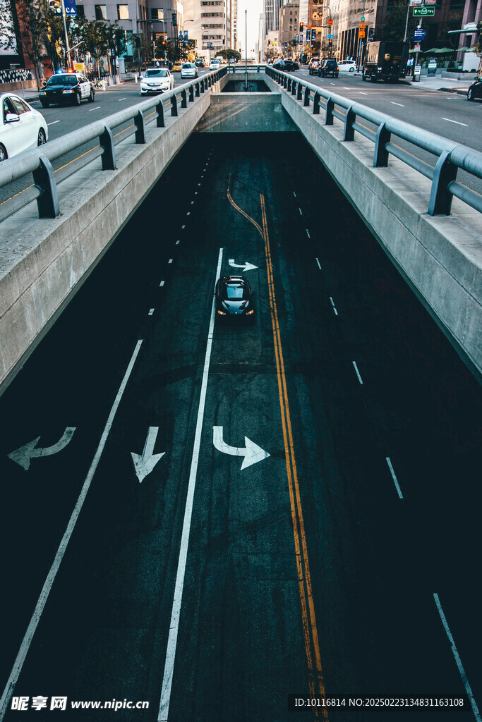 公路隧道出口