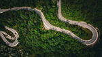 蜿蜒盘旋公路