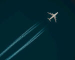 客机划过天空