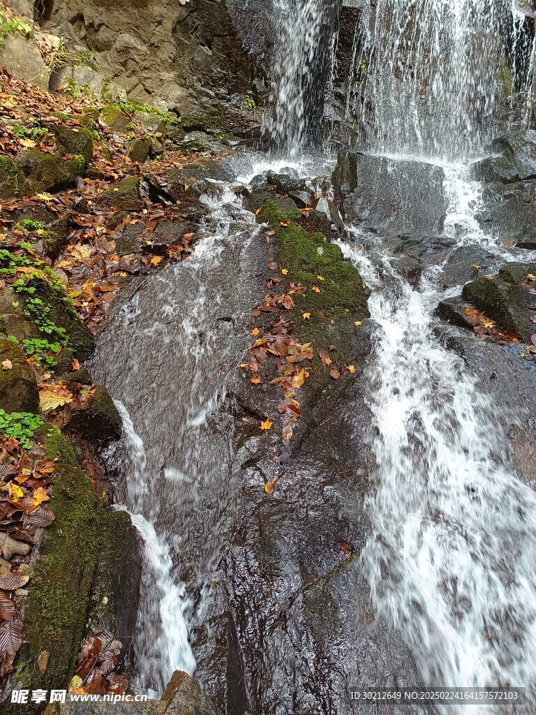 溪水