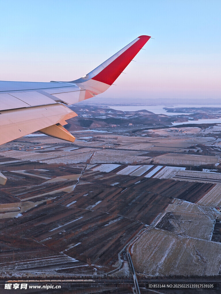 飞机上俯瞰大地