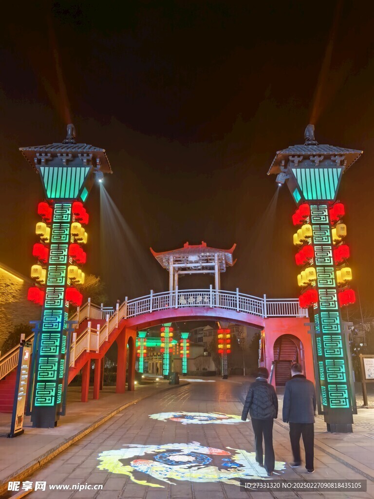 报恩寺步行街夜景