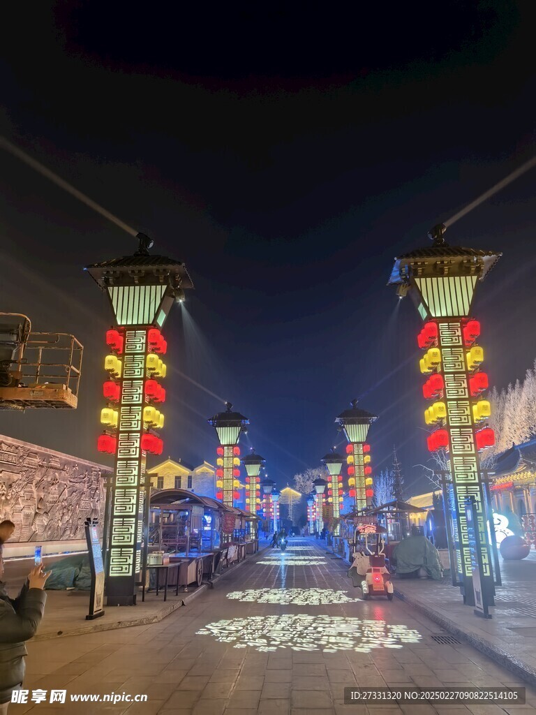 报恩寺步行街亮化