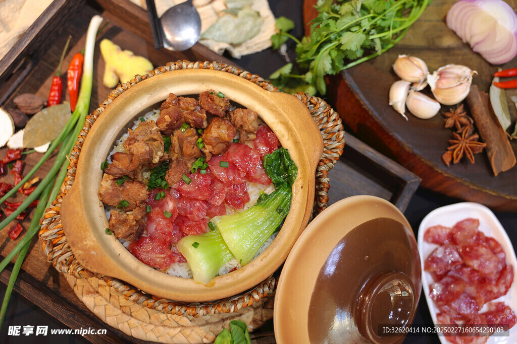 腊肠排骨饭  煲仔饭