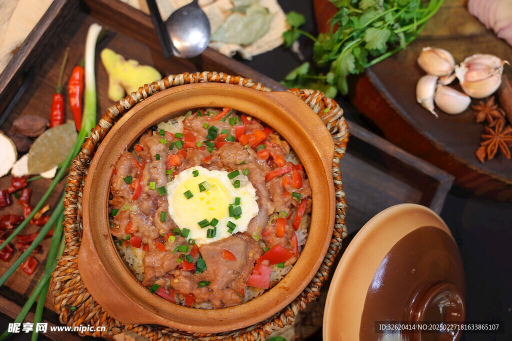 砂锅牛肉饭 