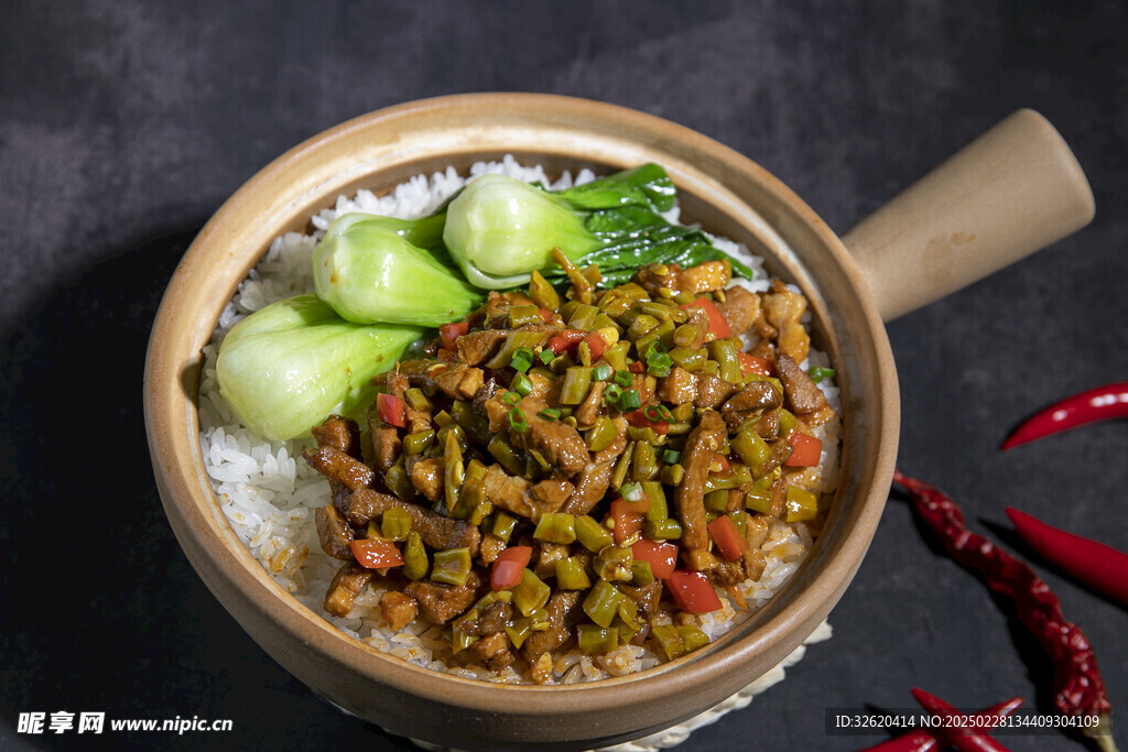 鸭肉豆角饭 