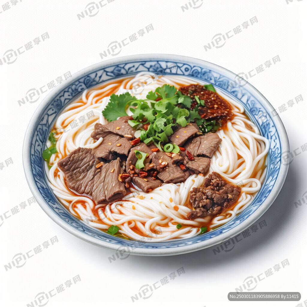 鲜烫牛肉粉 青花瓷碗 白色高汤