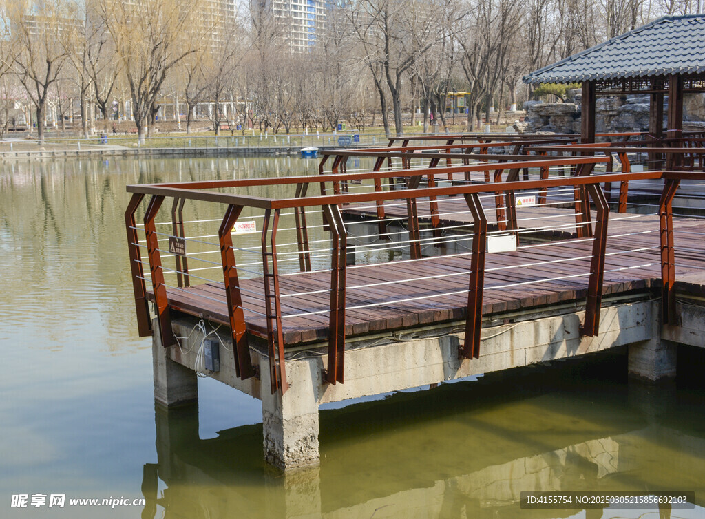 水中连廊观景台