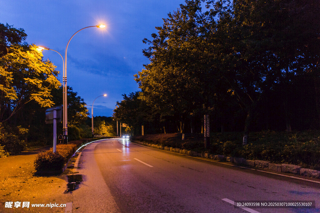 大气夜晚风景区公路