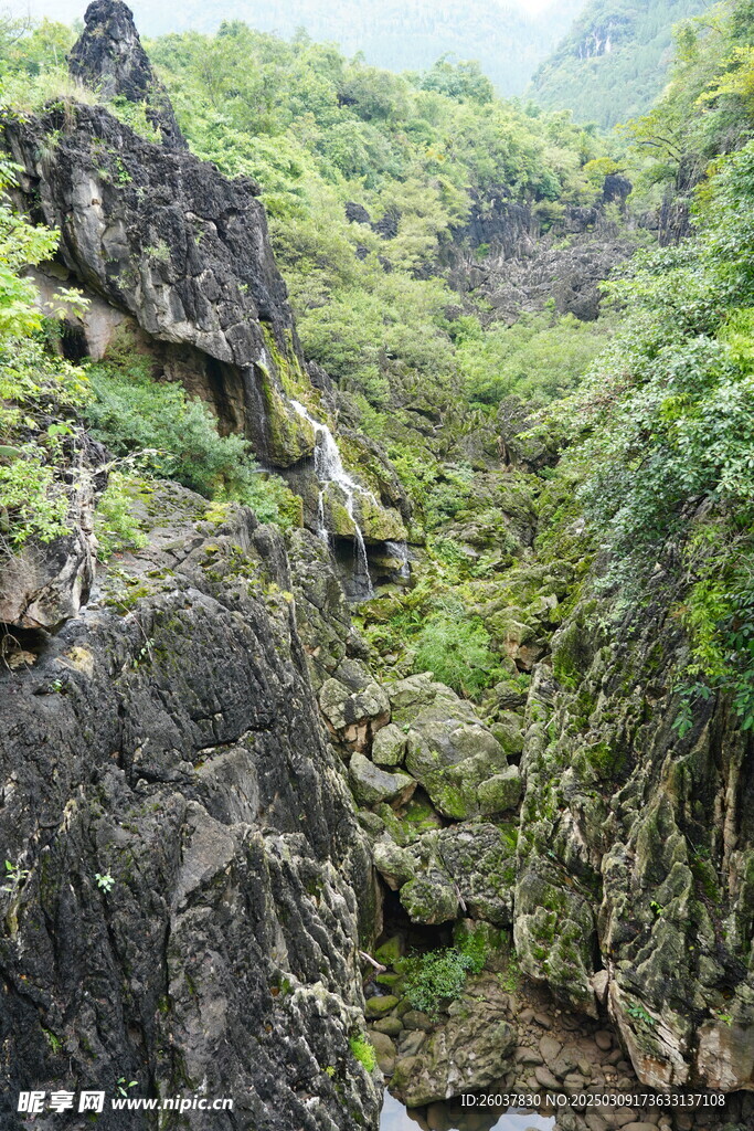 奇山怪石