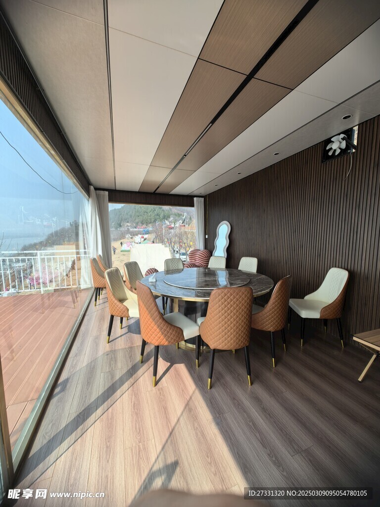 包间