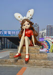 兔耳女孩雕像