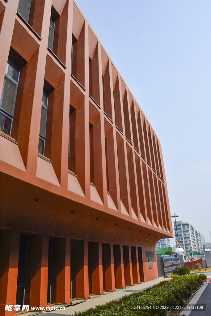 红色几何建筑