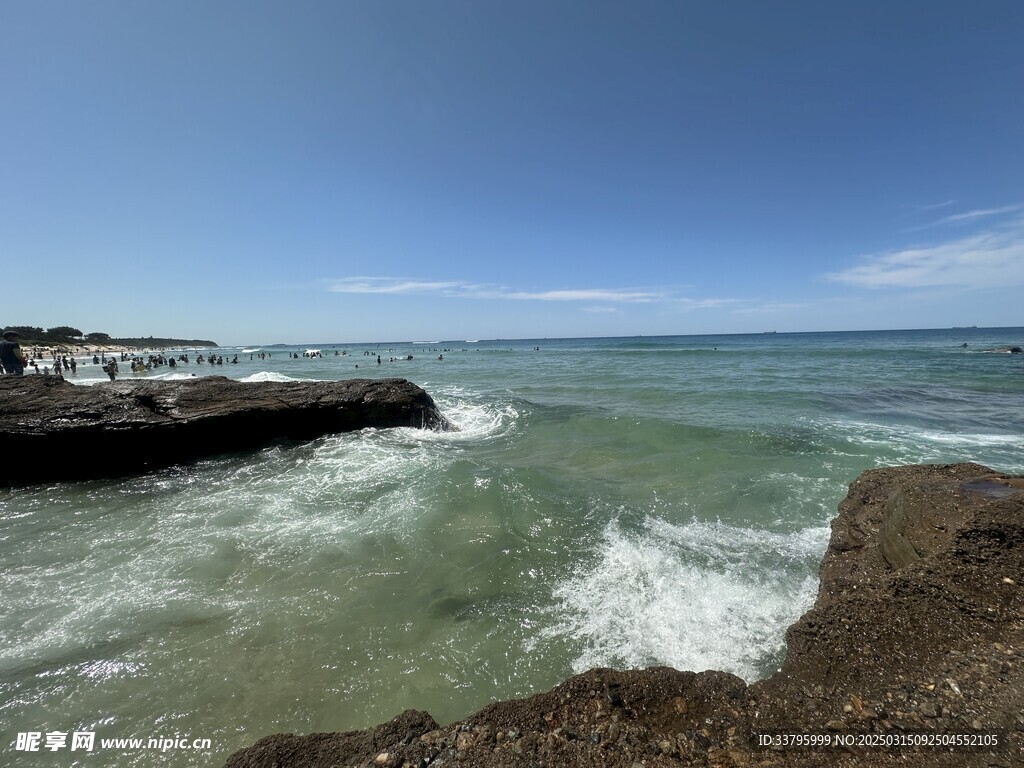 海浪岩石