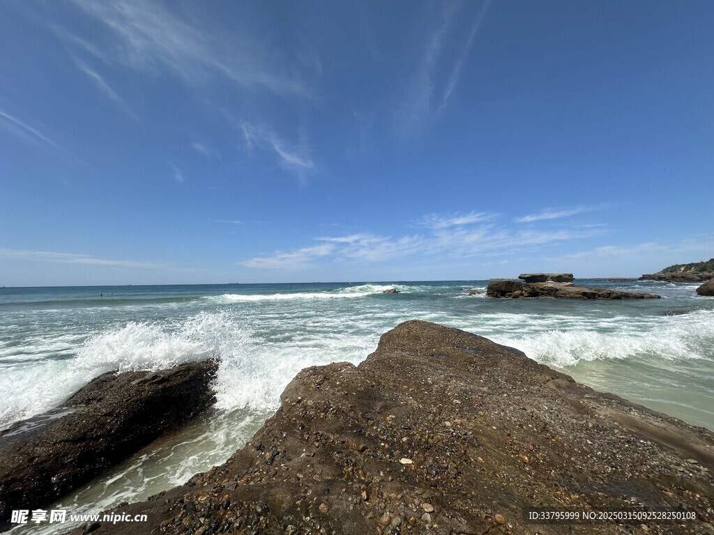 海浪海岩石