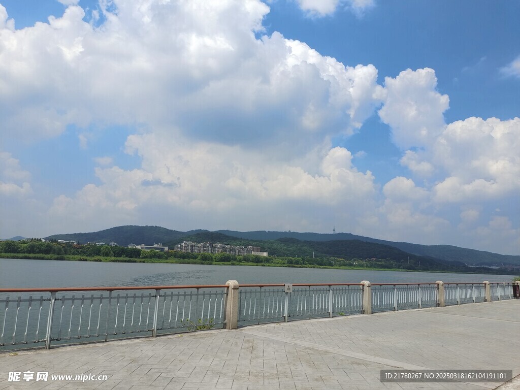 江岸风景