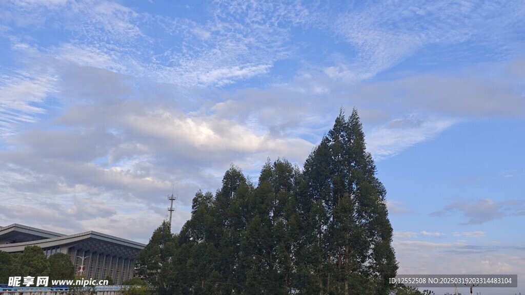 蓝天白云