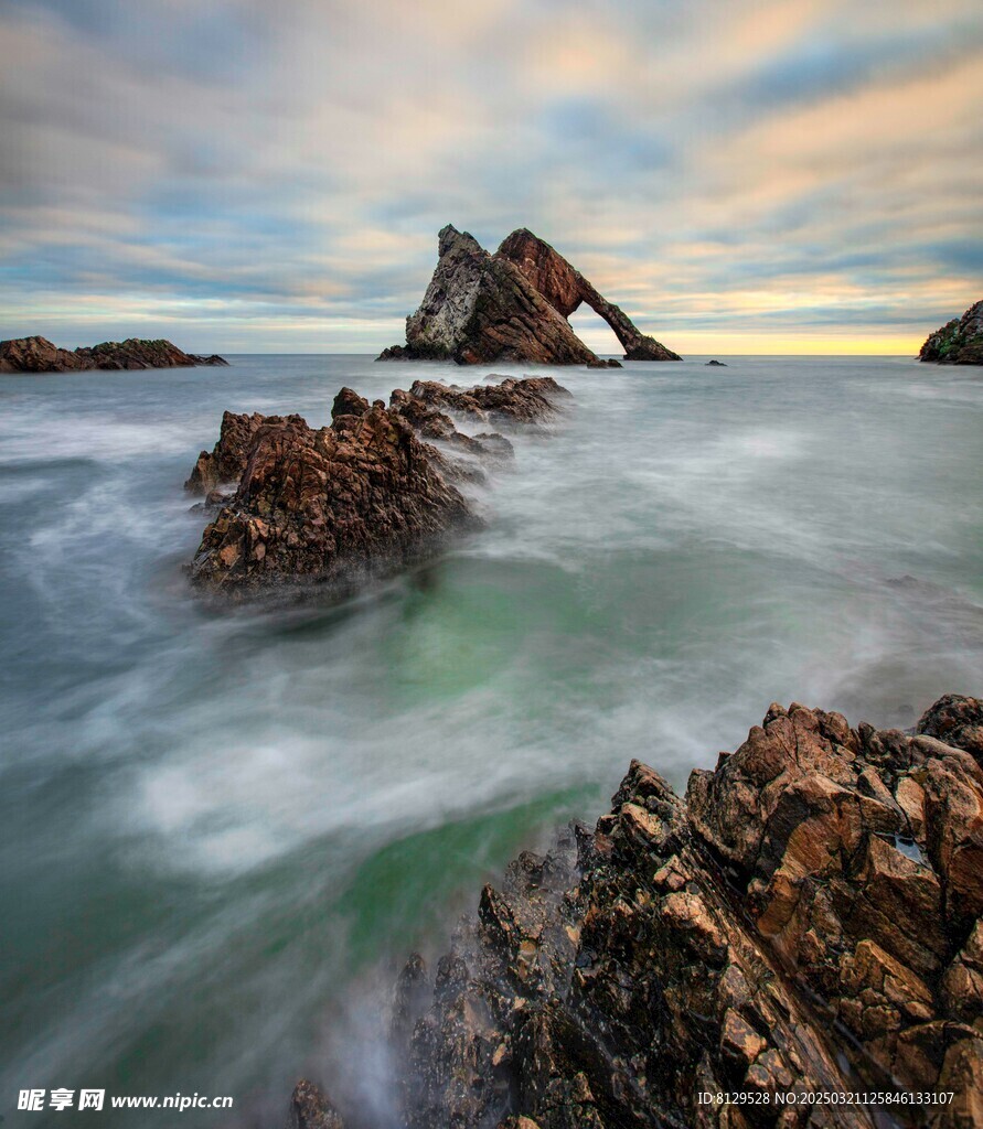 海边礁石