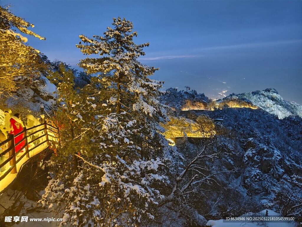 老君山夜景下山 