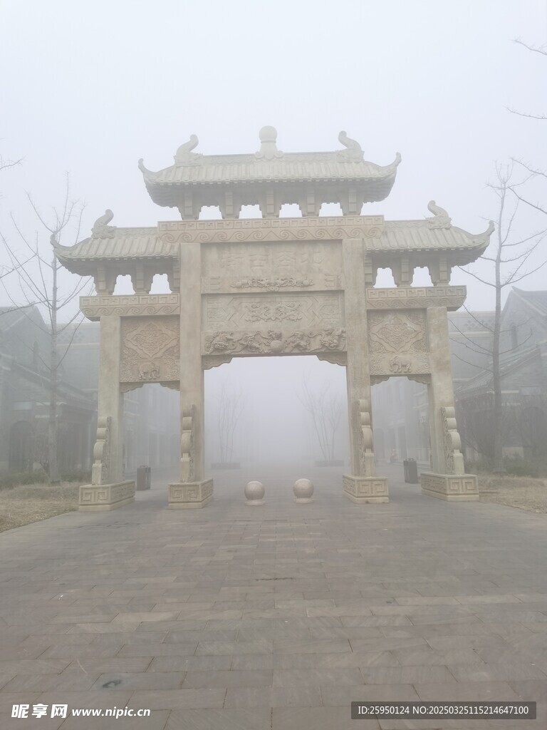 雾里牌坊