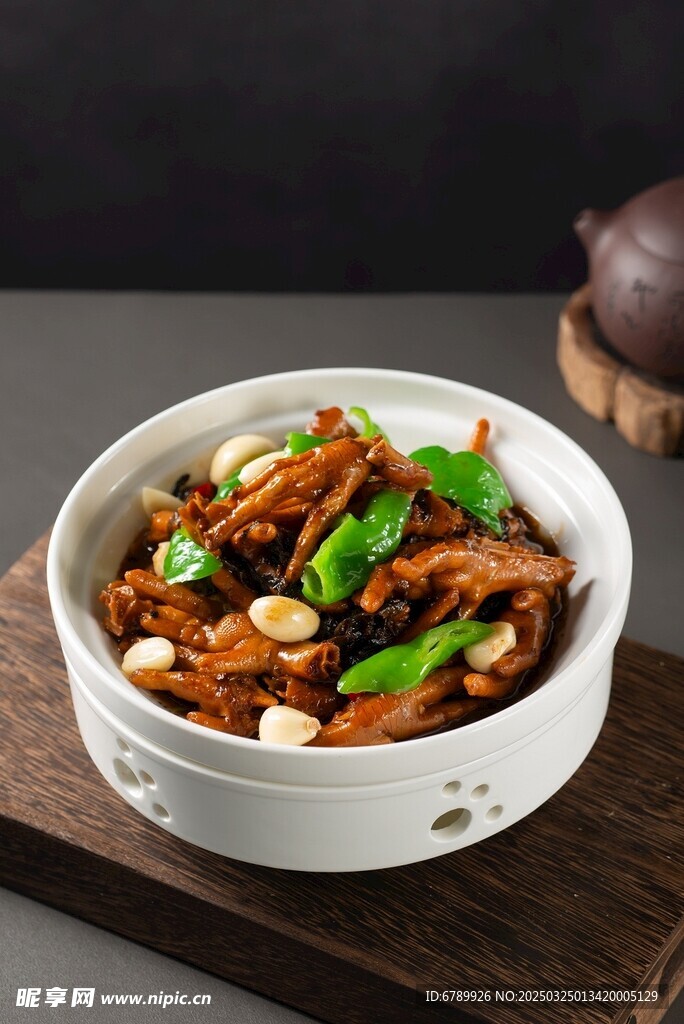 梅干菜烧鸡爪