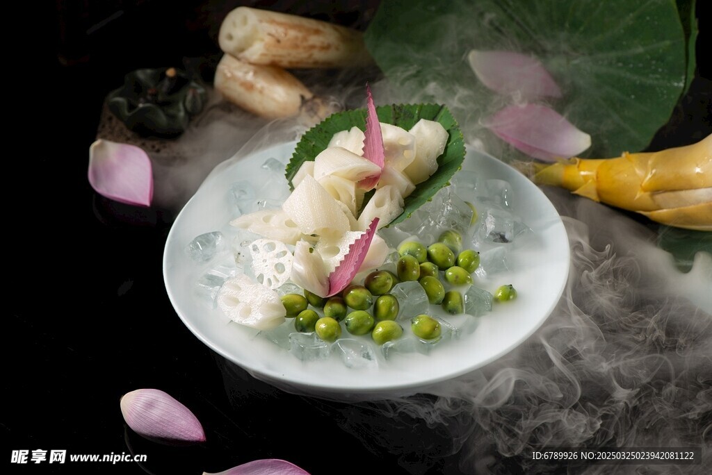 黄金笋拼鲜莲子
