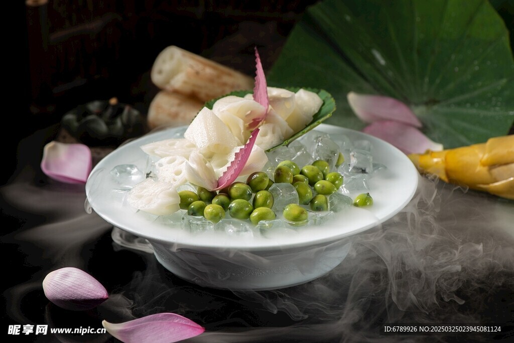 黄金笋拼鲜莲子