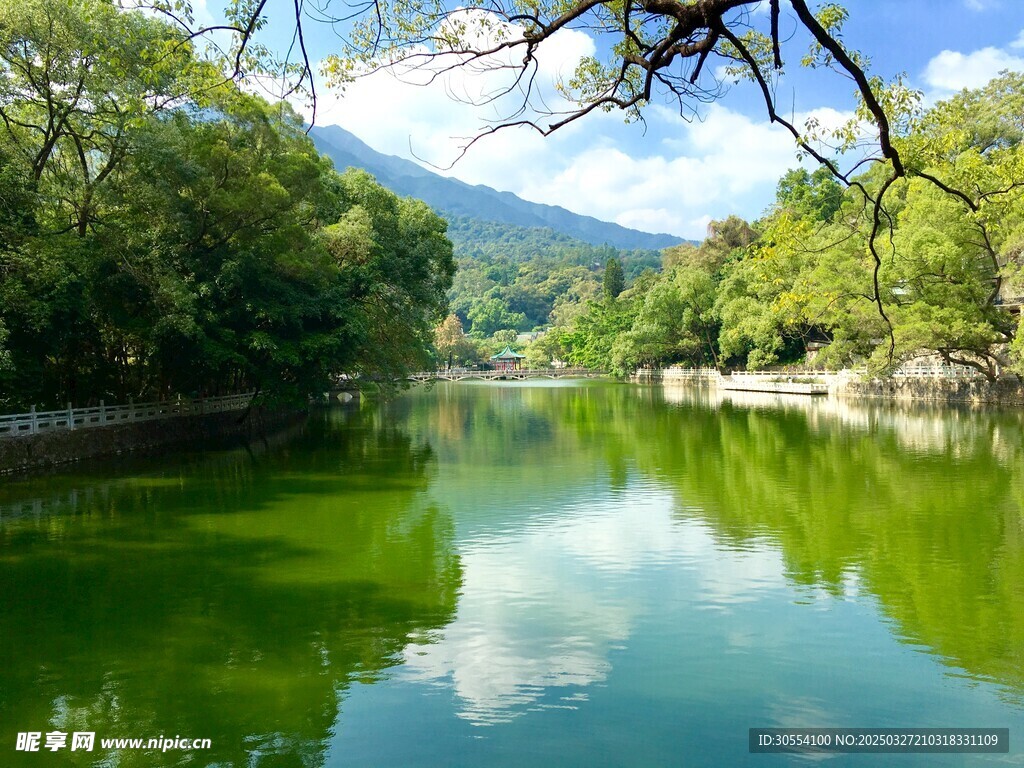 湖泊图片